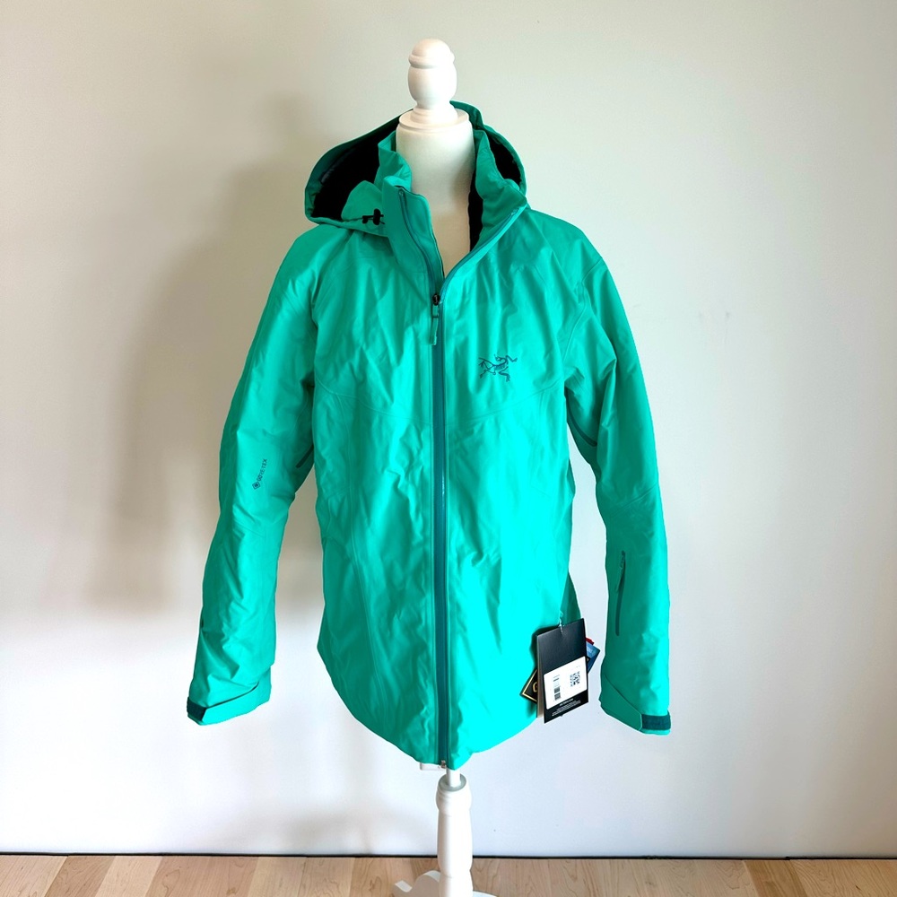 Arc’teryx women’s coat brand new with tags